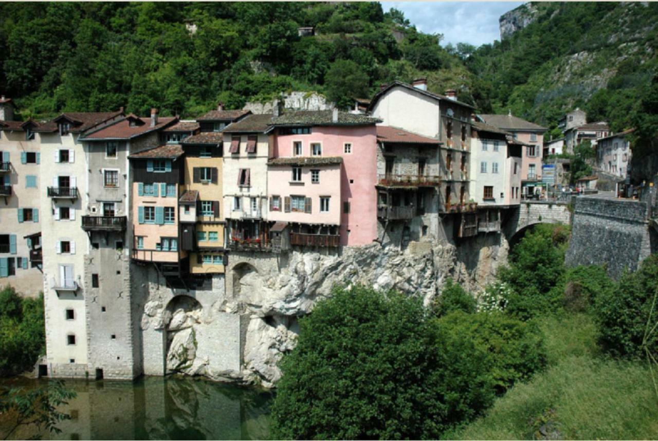 Okami Du Vercors Saint-Laurent-en-Royans Exterior foto